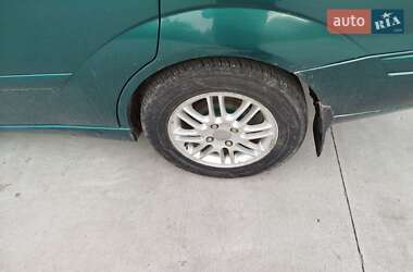 Седан Ford Focus 2000 в 