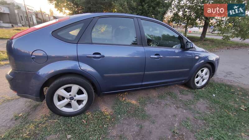 Хэтчбек Ford Focus 2005 в Первомайске