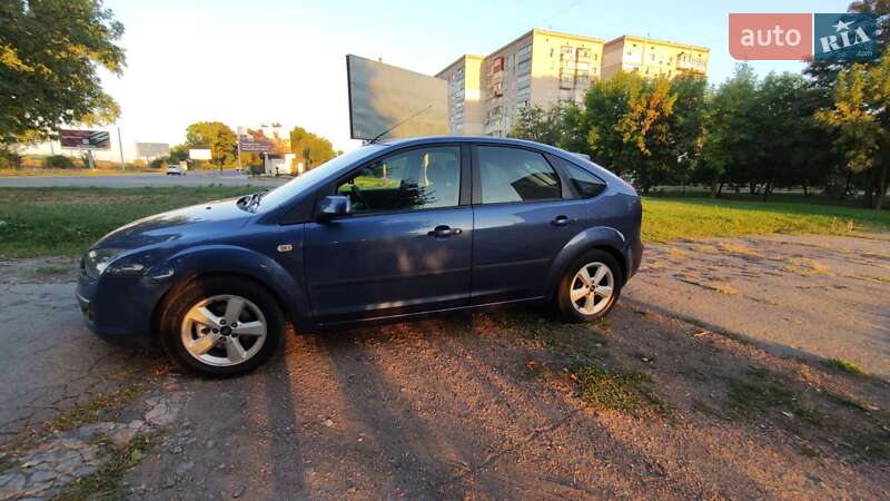 Хэтчбек Ford Focus 2005 в Первомайске