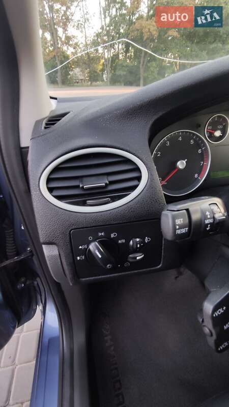 Хэтчбек Ford Focus 2005 в Первомайске