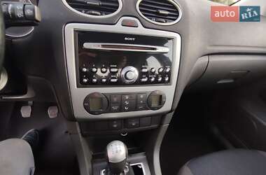 Хэтчбек Ford Focus 2005 в 