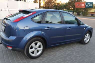 Хэтчбек Ford Focus 2005 в 