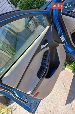 Хэтчбек Ford Focus 2012 в 