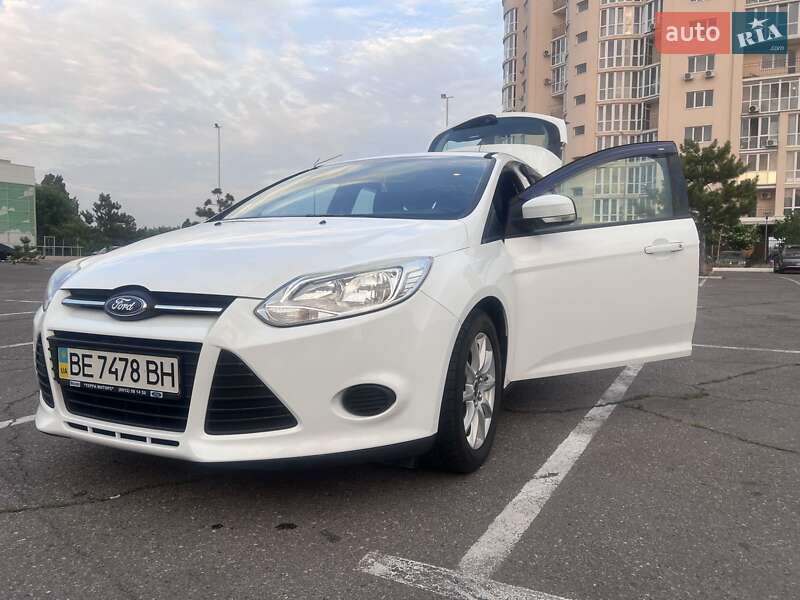 Хэтчбек Ford Focus 2013 в 