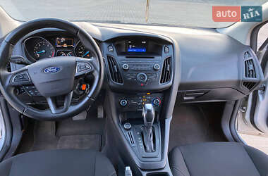Хэтчбек Ford Focus 2015 в 