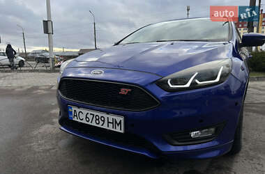 Хэтчбек Ford Focus 2013 в 