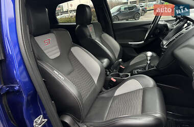 Хэтчбек Ford Focus 2013 в 