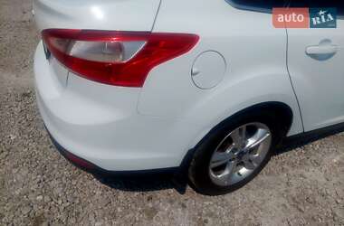 Седан Ford Focus 2011 в 