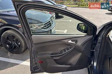 Седан Ford Focus 2011 в 