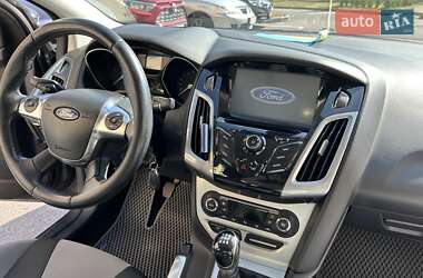 Седан Ford Focus 2011 в 