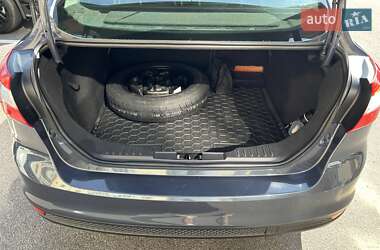 Седан Ford Focus 2011 в 