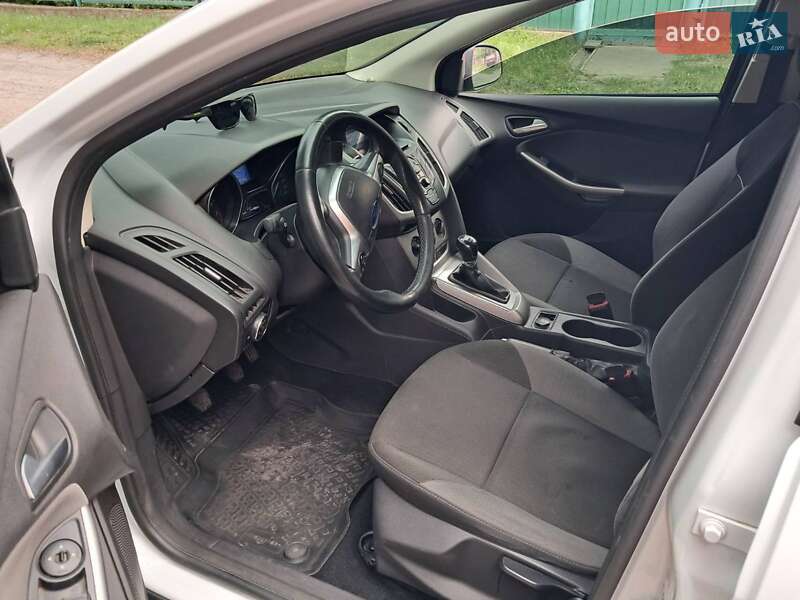 Хэтчбек Ford Focus 2014 в Глухове