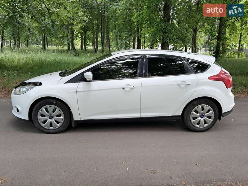Хэтчбек Ford Focus 2014 в Глухове