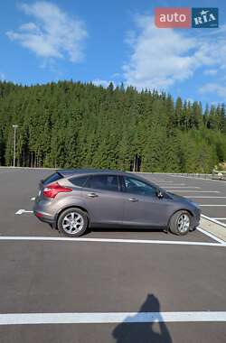 Хэтчбек Ford Focus 2014 в 