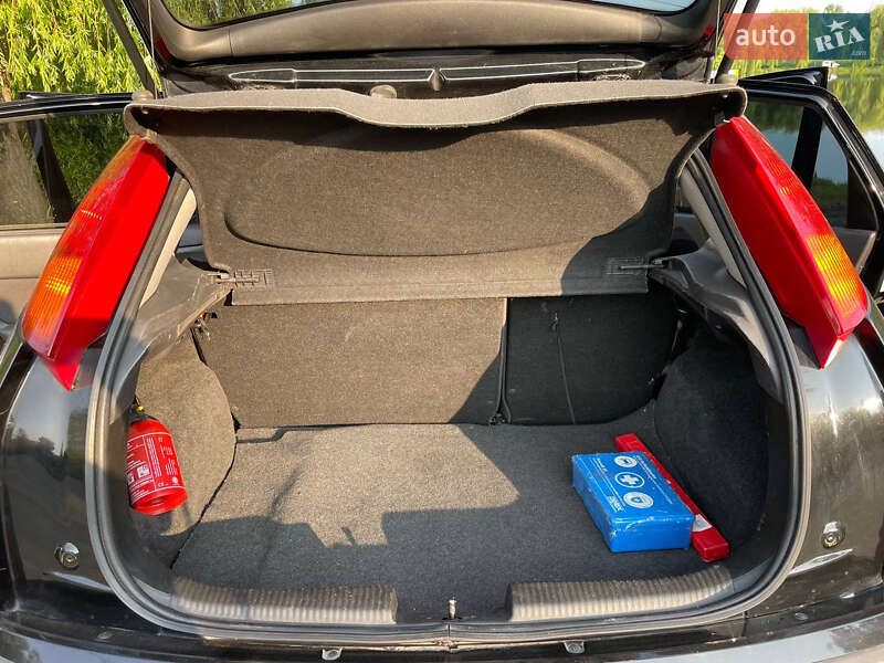 Хэтчбек Ford Focus 2004 в Ровно