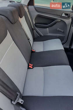 Седан Ford Focus 2011 в 