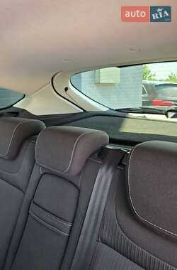 Хэтчбек Ford Focus 2011 в 