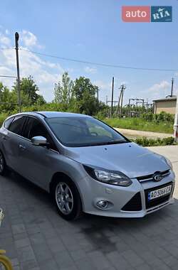 Хэтчбек Ford Focus 2011 в 