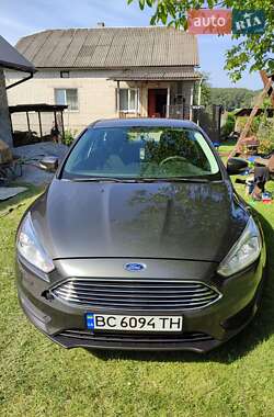Хэтчбек Ford Focus 2015 в 