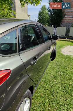 Хэтчбек Ford Focus 2015 в 