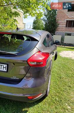 Хэтчбек Ford Focus 2015 в 