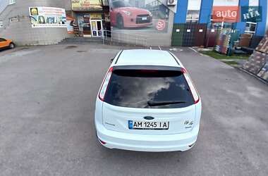 Хэтчбек Ford Focus 2011 в 
