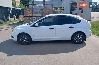 Хэтчбек Ford Focus 2011 в 
