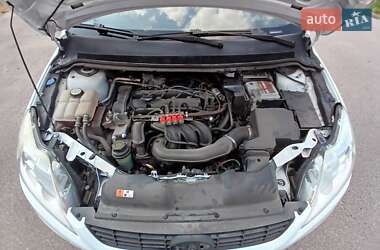 Хэтчбек Ford Focus 2011 в 