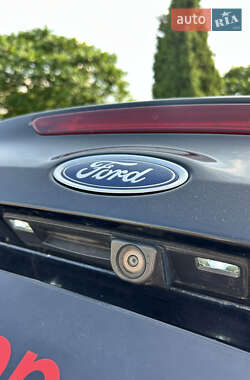 Седан Ford Focus 2015 в 