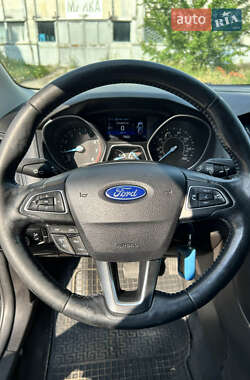 Седан Ford Focus 2015 в 