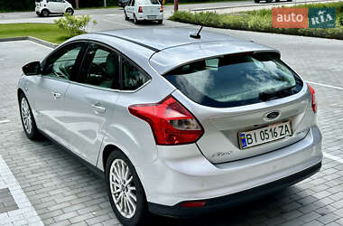 Хэтчбек Ford Focus 2012 в 