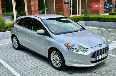 Хэтчбек Ford Focus 2012 в 