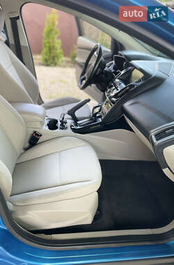 Хэтчбек Ford Focus 2012 в 