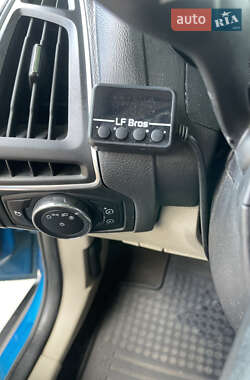 Хэтчбек Ford Focus 2012 в 