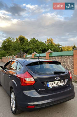 Хэтчбек Ford Focus 2012 в 