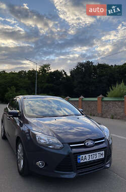 Хэтчбек Ford Focus 2012 в 