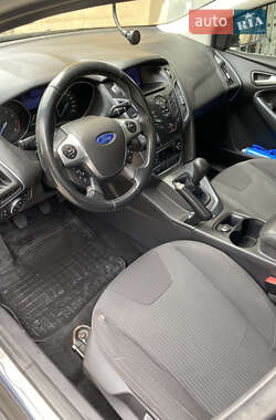 Хэтчбек Ford Focus 2012 в 