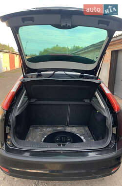Хэтчбек Ford Focus 2006 в 