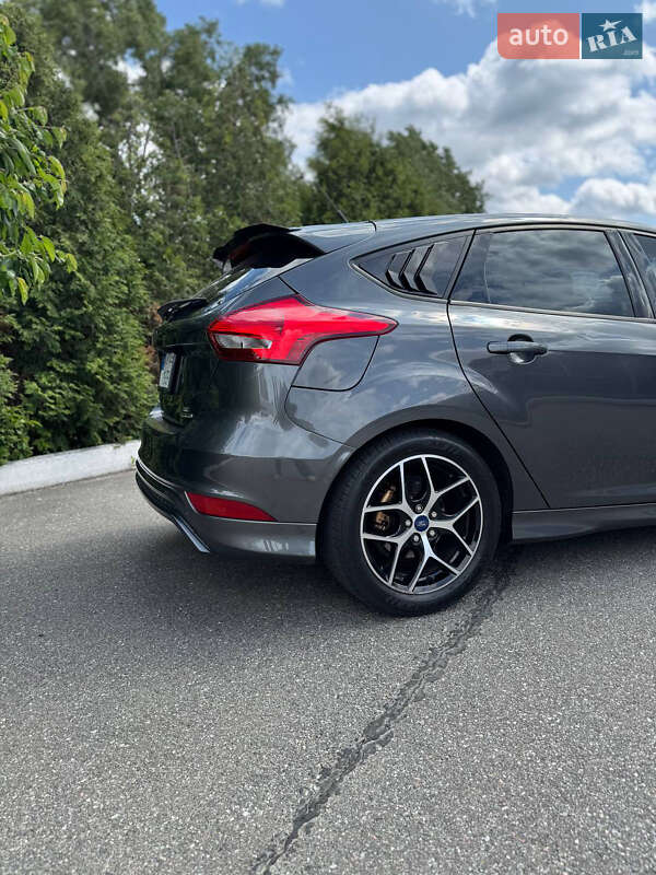 Хэтчбек Ford Focus 2015 в Киеве