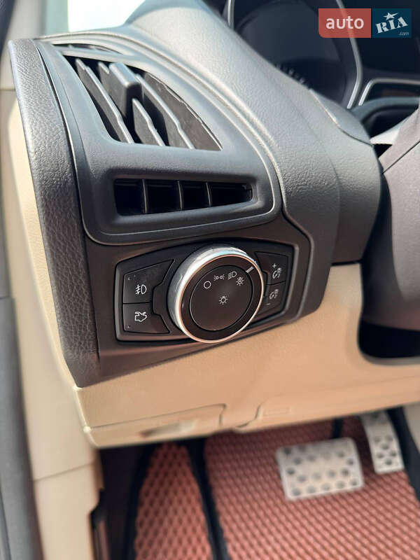 Хэтчбек Ford Focus 2015 в Киеве