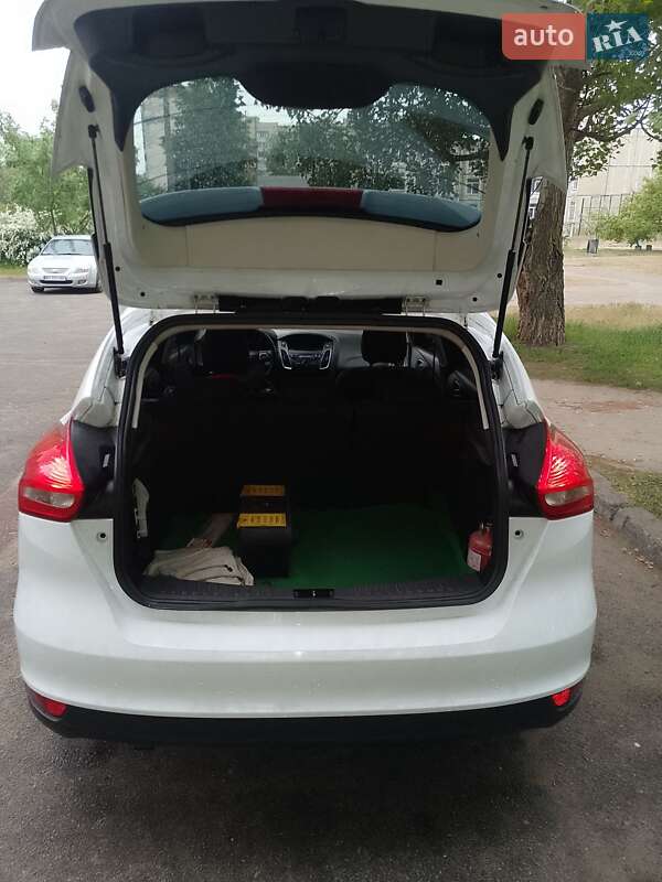 Хэтчбек Ford Focus 2015 в Киеве фото 7 Хэтчбек Ford Focus 2015 в Киеве