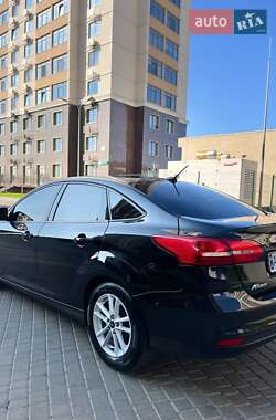 Седан Ford Focus 2015 в 