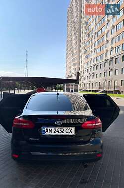 Седан Ford Focus 2015 в 