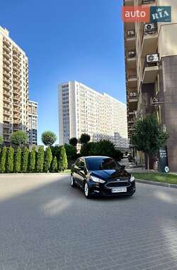 Седан Ford Focus 2015 в 