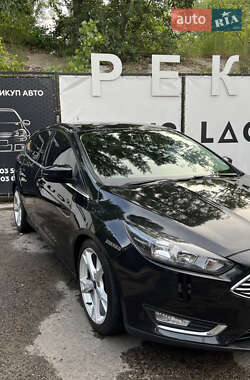Хэтчбек Ford Focus 2015 в 