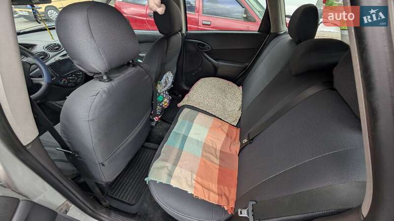 Универсал Ford Focus 2004 в Вишневом фото 11 Универсал Ford Focus 2004 в Вишневом