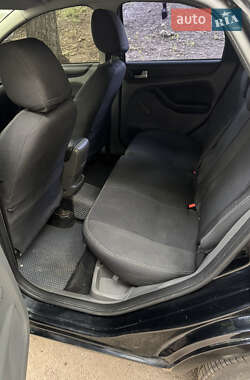 Хэтчбек Ford Focus 2010 в 