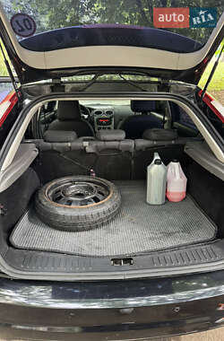 Хэтчбек Ford Focus 2010 в 