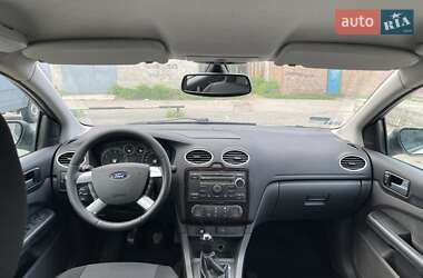 Хэтчбек Ford Focus 2004 в 