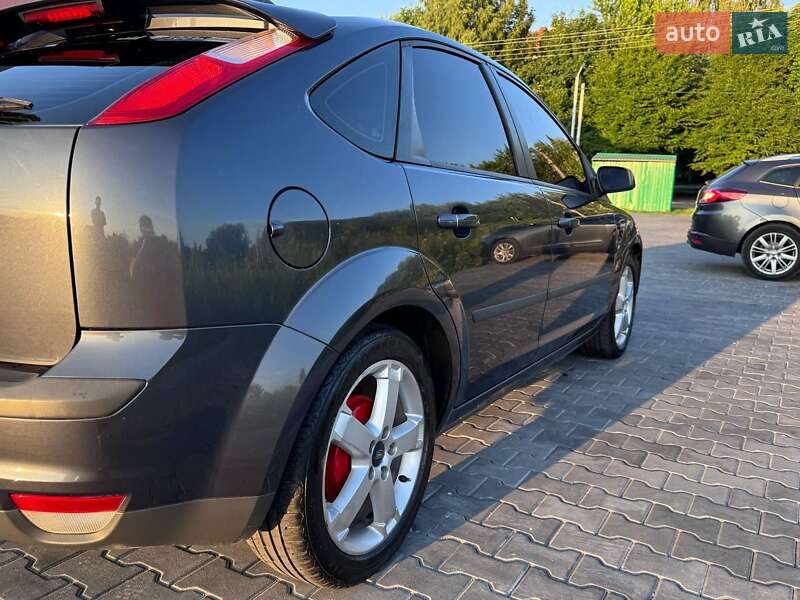 Хэтчбек Ford Focus 2006 в Городке